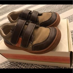Livie Luca Sagan boys size 9